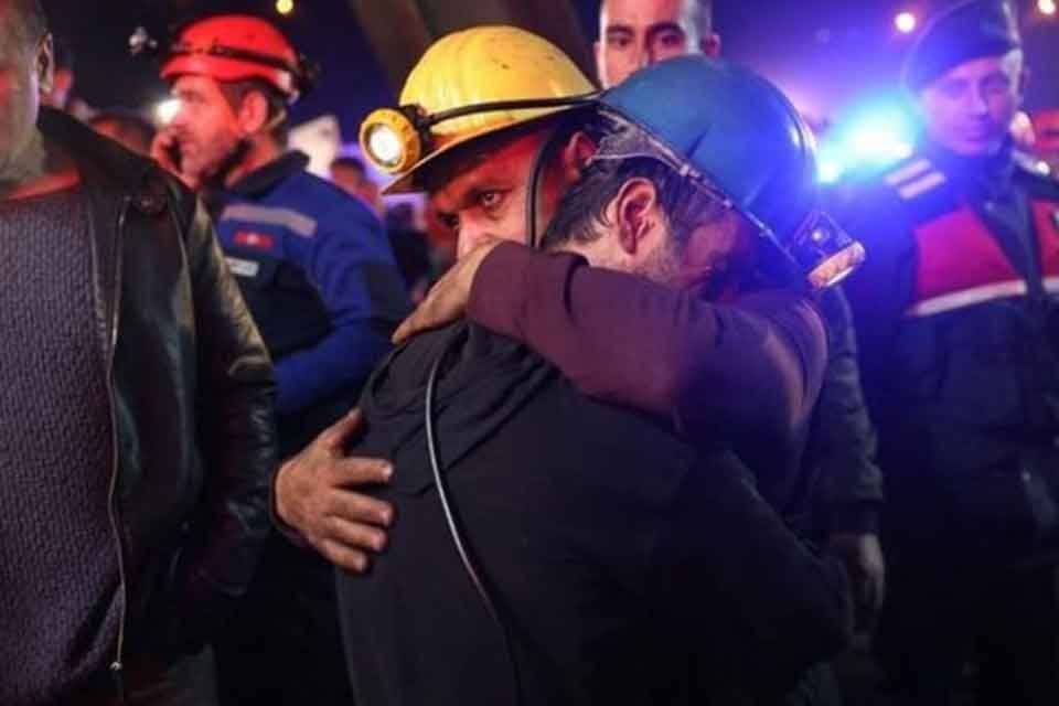 Avukatlık &ouml;rg&uuml;tleri, 42 madencinin hayatını kaybetmesine neden olan olaya ilişkin