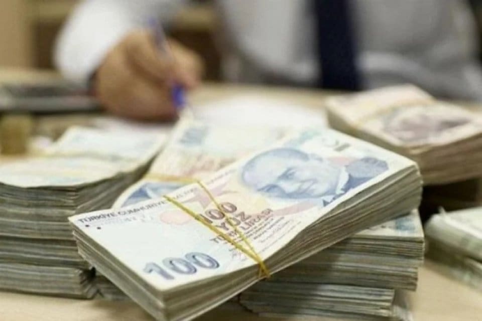 700 bin kamu iş&ccedil;isinin zam pazarlığı devam ediyor. T&uuml;rk-İş Başkanı