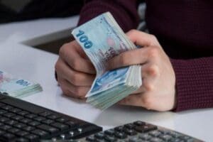 Pandemi y&uuml;z&uuml;nden kapanan ve zor durumda kalan işletmeler i&ccedil;in kira