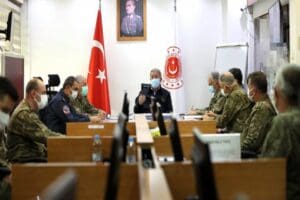Milli Savunma Bakanı Hulusi Akar, Pen&ccedil;e-Şimşek ve Pen&ccedil;e-Yıldırım operasyonlarında 31
