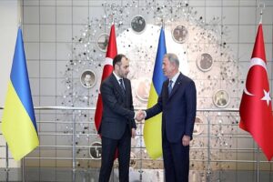 Bakan Akar, Ukrayna Savunma Bakanı Reznikov ve Altyapı Bakanı Kubrakov'la