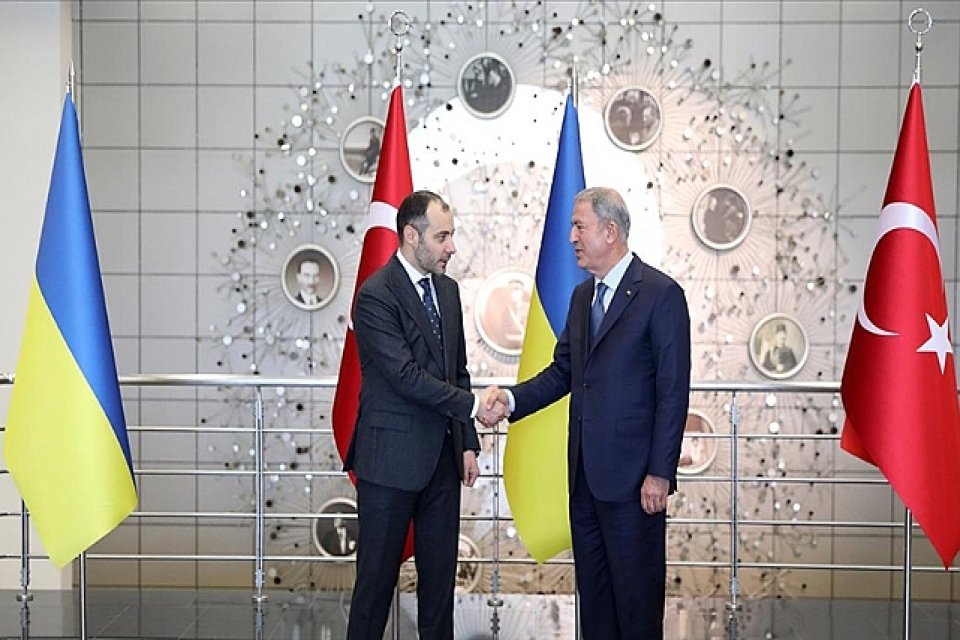 Bakan Akar, Ukrayna Savunma Bakanı Reznikov ve Altyapı Bakanı Kubrakov'la