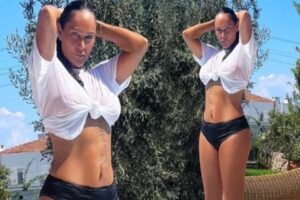 T&uuml;rkiye'nin en g&uuml;zel kadınları arasında yer alan H&uuml;lya Avşar'ın her