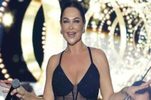 H&uuml;lya Avşar, kadınların tayt giymelerinden rahatsız olduğunu ifade ede N&uuml;khet