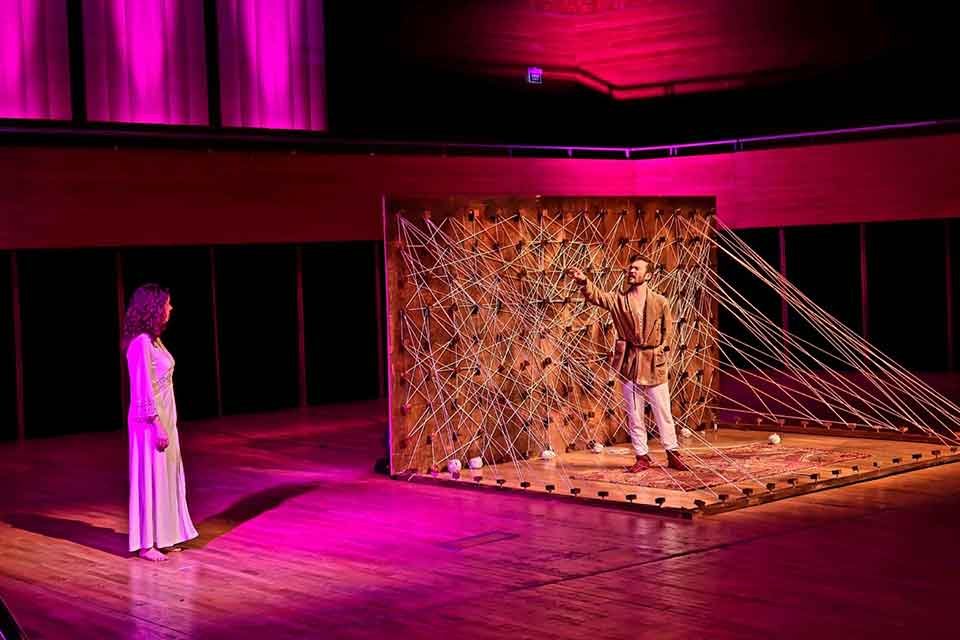 İzmir B&uuml;y&uuml;kşehir Belediyesi&rsquo;nin d&uuml;zenlediği H&uuml;lya-&Ouml;zdemir Nutku Uluslararası İzmir Tiyatro Festivali