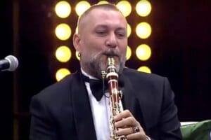 Şu sıralar 'Şarkılar Bizi S&ouml;yler' programı ile ekranda yer alan