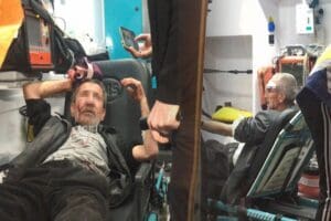 Bursa'da husumetli iki kardeş, kavgada birbirlerini bı&ccedil;akladı. Hafif yaralanan kardeşler,