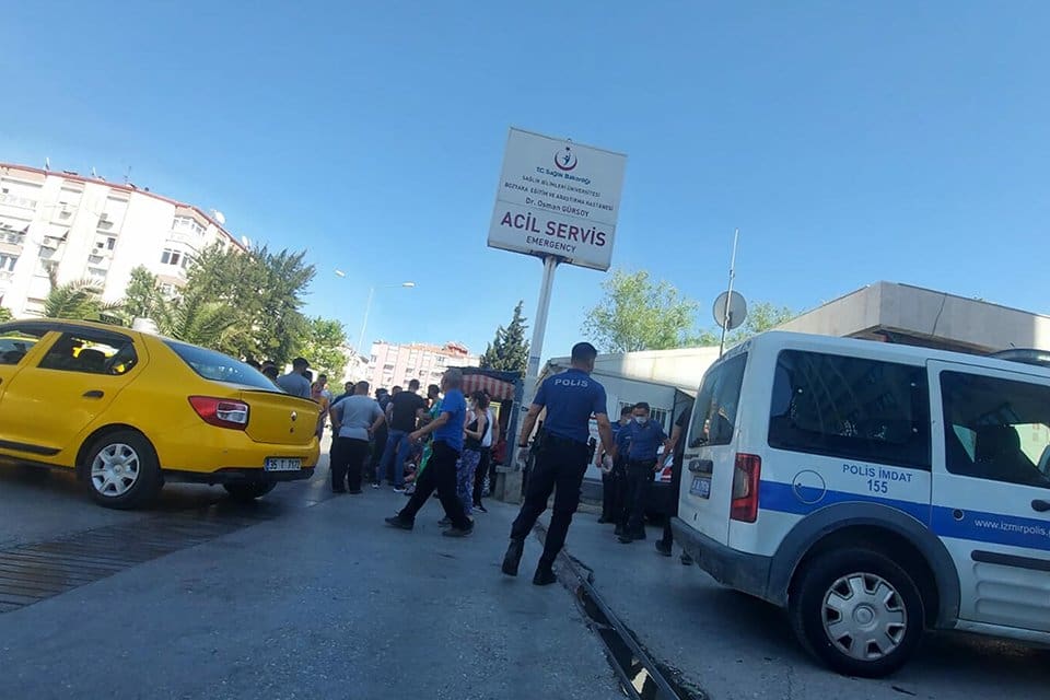 İzmir'in Konak il&ccedil;esinde, aralarında husumet olan iki grup arasında &ccedil;ıkan