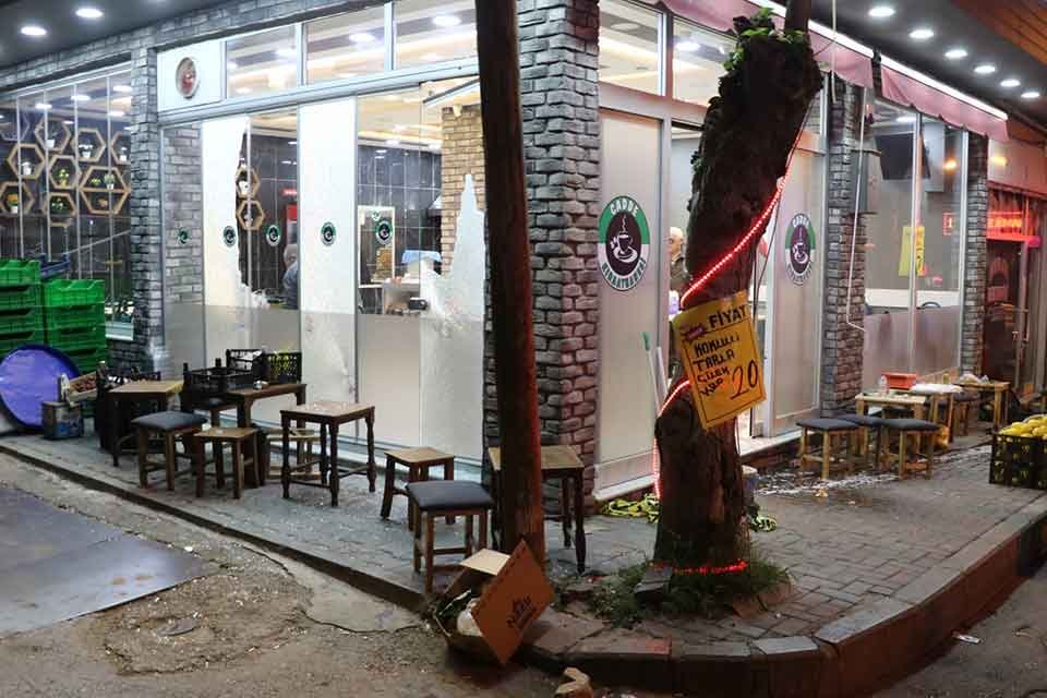 İzmir'in Bayraklı ilçesinde, tabanca ile bir kıraathaneyi basan M.D.Ç. husumetli olduğu