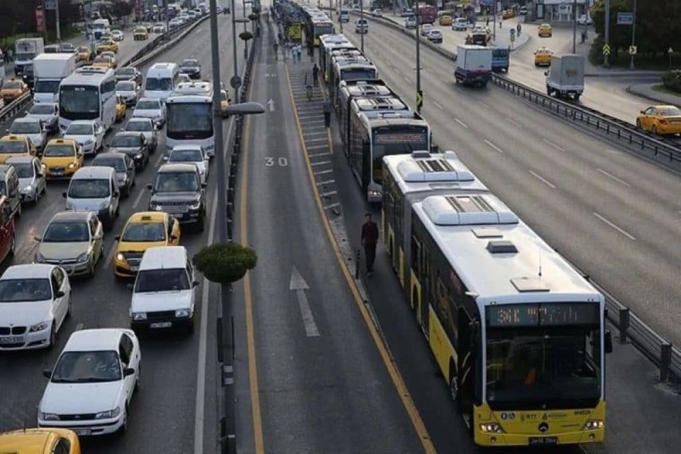 İstanbul B&uuml;y&uuml;kşehir Belediyesi (İBB), 24 Kasım &Ouml;ğretmenler G&uuml;n&uuml;'nde "İstanbulkart Mobil'de