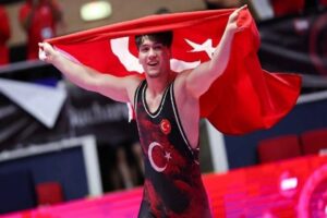 Romanya'da d&uuml;zenlenen U17 Avrupa G&uuml;reş Şampiyonası'nda İbrahim &Ouml;zdemir, 71 kiloda