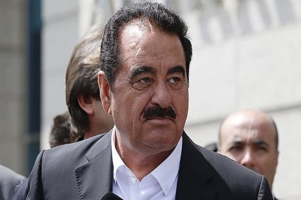 İbrahim Tatlıses ve asistanı Buket &Ccedil;akıcı ile şof&ouml;r&uuml; Hakan &Ccedil;alışkan'ın