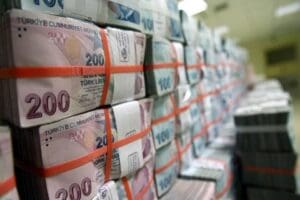 ✔ İ&ccedil; bor&ccedil; faiz y&uuml;k&uuml;ml&uuml;l&uuml;ğ&uuml; ilk kez nisanda anaparanın &uuml;st&uuml;ne