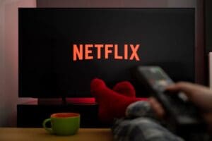 Netflix CEO'su Ted Sarandos, platformun reklamlı abonelik sistemine ge&ccedil;eceğini duyurdu.