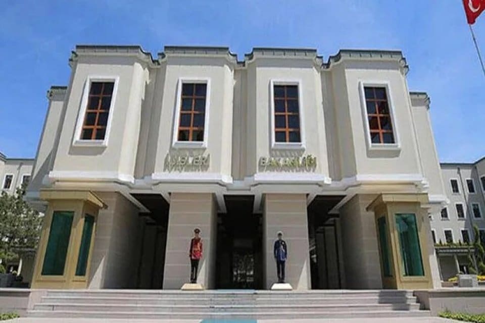 İ&ccedil;işleri Bakanlığı Eren Abluka operasyonlarında 1 ter&ouml;ristin daha yakalandığını a&ccedil;ıkladı.