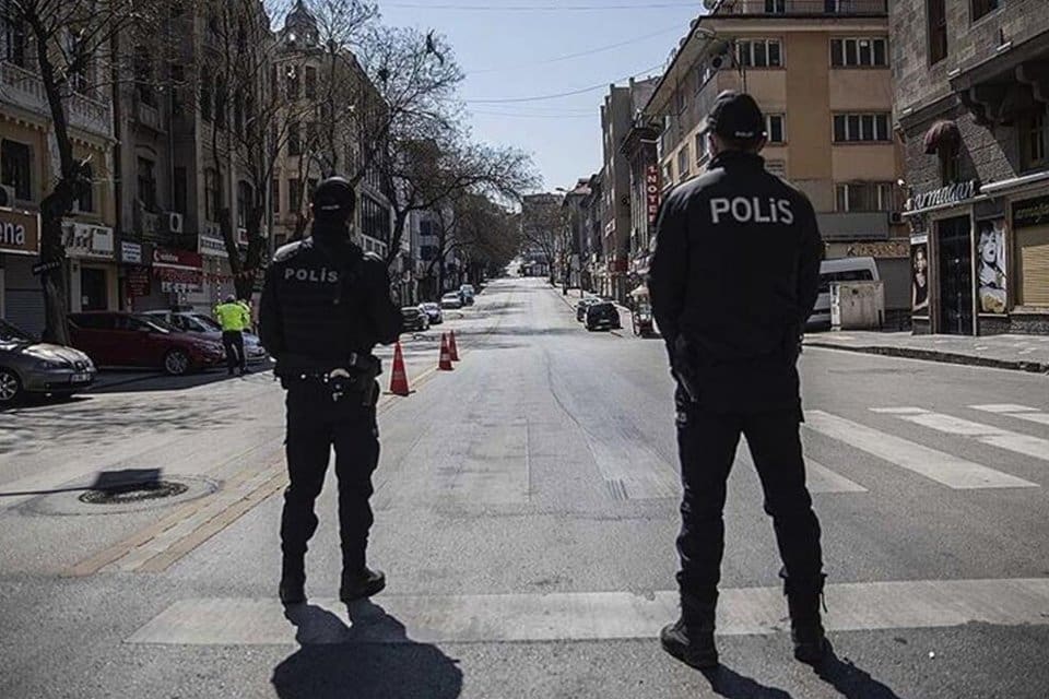 İ&ccedil;işleri Bakanlığı 81 İl Valiliğine &ldquo;23 Nisan Sokağa &Ccedil;ıkma Kısıtlaması&rdquo;