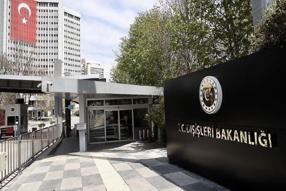 İ&ccedil;işleri Bakanlığı'nca, n&uuml;fusu 100 binin &uuml;zerinde olan 215 belediyeye kadın