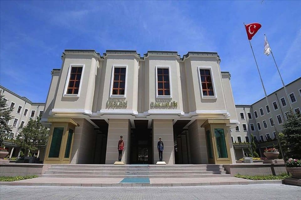 İ&ccedil;işleri Bakanlığı yetkililerinden Kahramanmaraş merkezli depremlerin ardından depremzedelere yapılacak yardımlarla