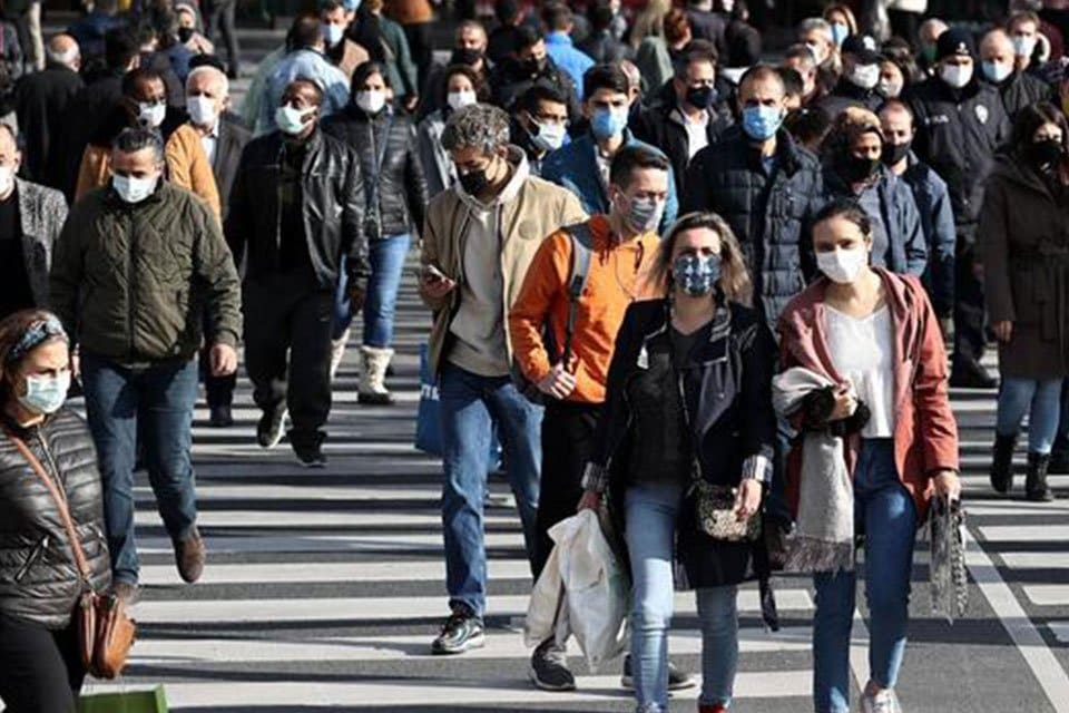 30 Nisan g&uuml;n&uuml; başlayan&nbsp;'tam kapanma'&nbsp;d&ouml;nemi yarın sabah 05.00 itibariyle sona