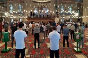 Vatandaşlar, ikametlerine en yakın camide cuma namazını kılabilecek.&nbsp;Mali m&uuml;şavirler ve