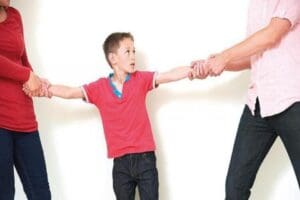 Boşandıktan sonra &ccedil;ocuğu g&ouml;remeyen anne ya da baba &lsquo;icra yoluyla&rsquo;