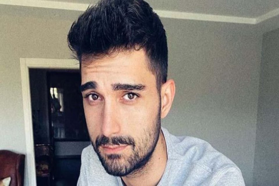 İbrahim Tatlıses'in oğlu şarkıcı&nbsp;İdo Tatlıses, elektrik faturasını sosyal medyadan paylaştı.