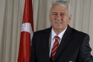 Kurban Bayramı tatilinin 9 g&uuml;n olarak a&ccedil;ıklandığını hatırlatan İzmir Esnaf