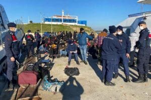 İZMİR'in Fo&ccedil;a il&ccedil;esinde jandarma, MİT ve sahil g&uuml;venlik ekiplerince insansız