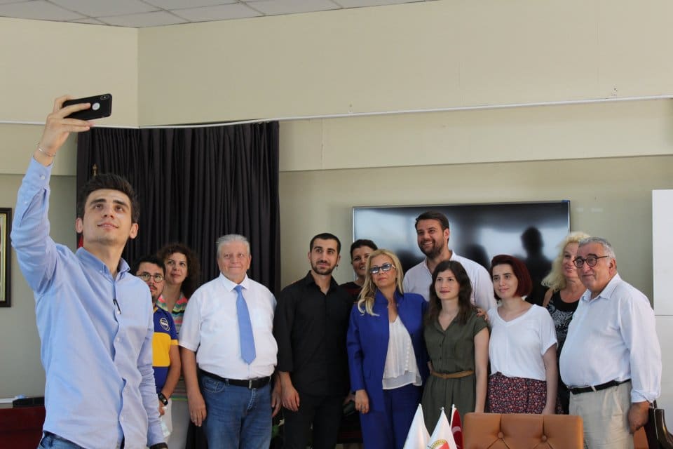Gen&ccedil; Medya Platformu &uuml;yeleri, İzmir Gazeteciler Cemiyeti (İGC) Başkanı Dilek