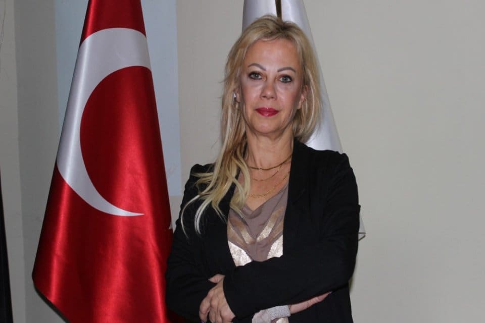 İzmir Gazeteciler Cemiyeti Başkanı Dilek Gappi, 25 Kasım Kadına Y&ouml;nelik