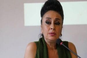 Eren Keskin, sosyal medyada "Sabiha G&ouml;k&ccedil;en Havalimanı'nda g&ouml;zaltına alınıyorum" şeklinde