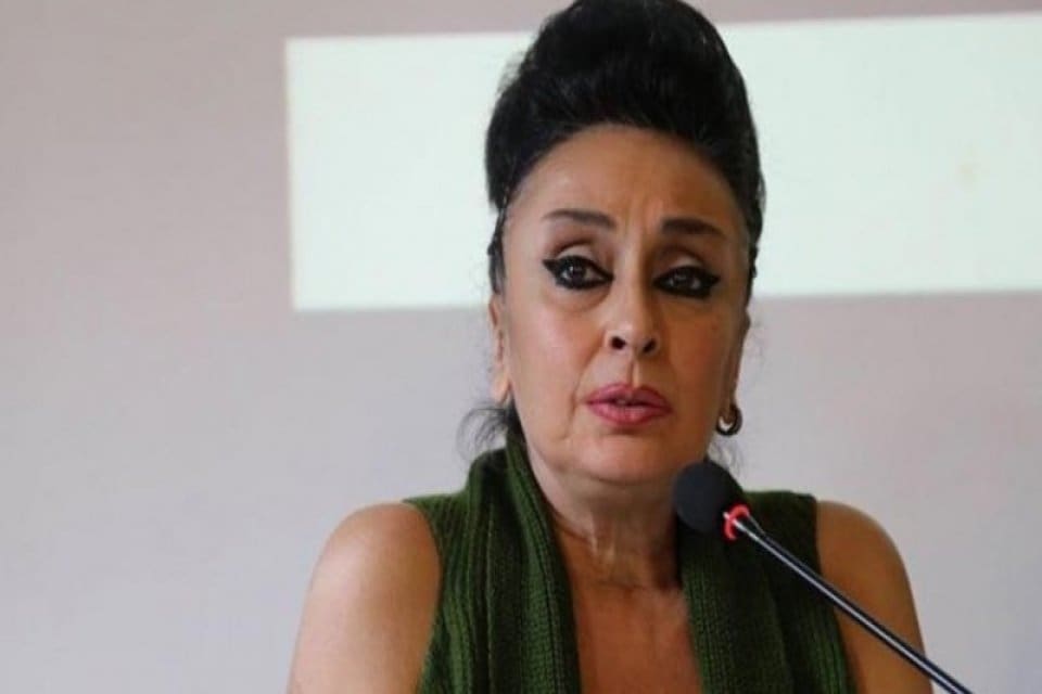 Eren Keskin, sosyal medyada "Sabiha G&ouml;k&ccedil;en Havalimanı'nda g&ouml;zaltına alınıyorum" şeklinde