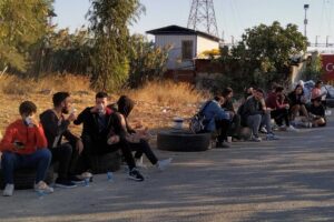 Katip Çelebi Üniversitesi yönetimi, İzmir Büyükşehir Belediyesi'nin yemek dağıtım araçlarına