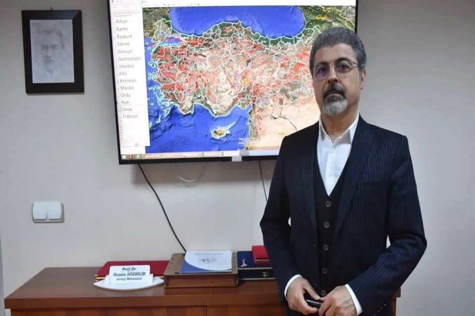 Dokuz Eyl&uuml;l &Uuml;niversitesi'nin (DE&Uuml;) Deprem Araştırma ve Uygulama Merkezi (DAUM)