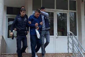 Manisa'nın Saruhanlı il&ccedil;esinde, birlikte yaşadığı kadını darbederek &ouml;ld&uuml;rd&uuml;kten sonra metruk