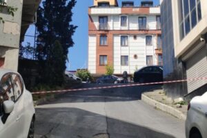 İstanbul Kağıthane’de iki genç, kiralık bir otomobilin içerisinde başlarından vurulmuş