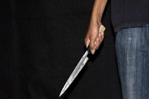 İzmir'in Karabağlar il&ccedil;esinde, iki grup arasında yaşanan tartışmanın ardından bı&ccedil;aklı