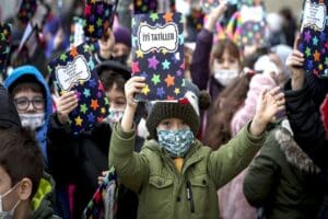 Okul &ouml;ncesi, ilkokul, ortaokul ve lisede okuyan yaklaşık 19 milyon