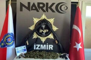 İzmir'in Kiraz ile &Ouml;demiş il&ccedil;elerinde, polisin uyuşturucu madde ticareti yapanlara