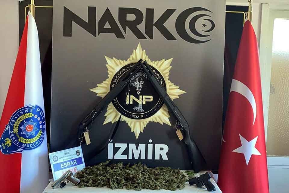 İzmir'in Kiraz ile &Ouml;demiş il&ccedil;elerinde, polisin uyuşturucu madde ticareti yapanlara