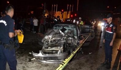 İki otomobil çarpıştı: 1 ölü, 6 yaralı