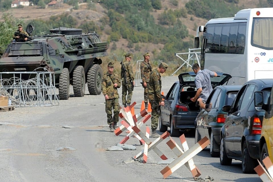 Kosova ile Sırbistan'ın liderleri, iki taraf arasındaki gerginliğin d&uuml;ş&uuml;r&uuml;lmesi i&ccedil;in