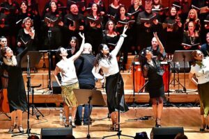 İzmir B&uuml;y&uuml;kşehir Belediyesi M&uuml;badele Korosu, &lsquo;Barışın ve Dostluğun Sesi&rsquo; ve