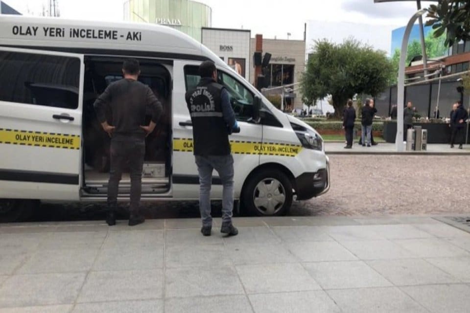 İstanbul'da'ki İstinye Park isimli AVM'de hareketli anlar yaşandı. Sosyetenin ve