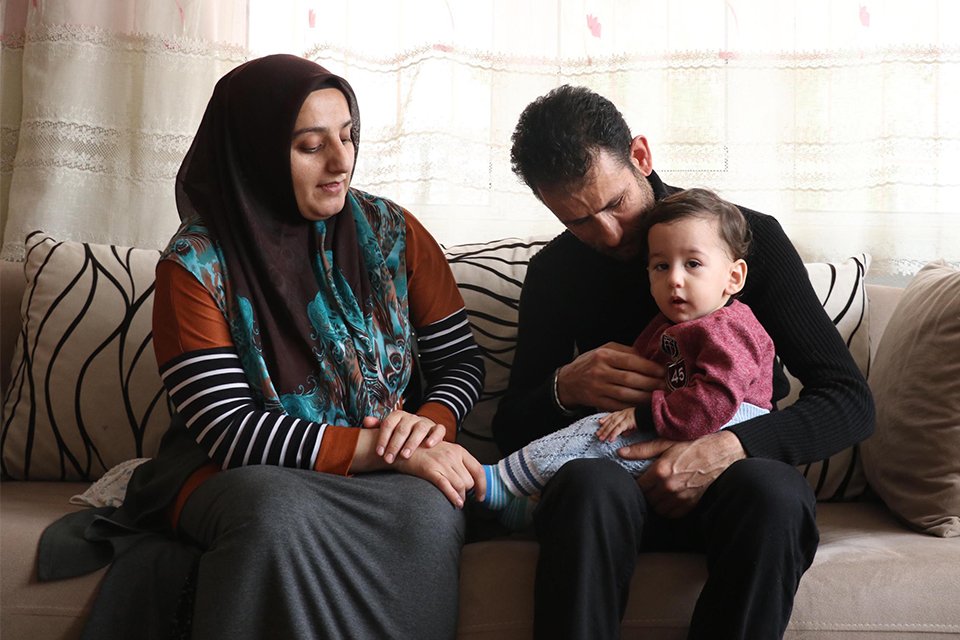 Denizli'nin Merkezefendi il&ccedil;esinde 3 yıl &ouml;nce bir &ccedil;ocuklarını SMA Tip