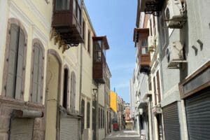 İzmir B&uuml;y&uuml;kşehir Belediye Başkanı Tun&ccedil; Soyer&rsquo;in &ouml;ncelikli projeleri arasındaki Kemeraltı&rsquo;nı