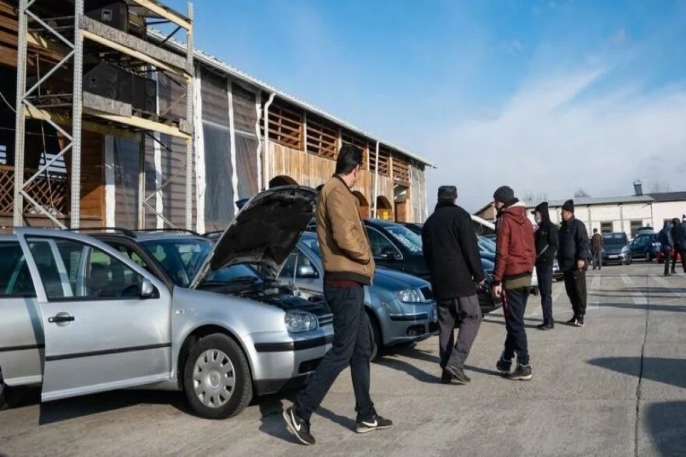 İkinci el araç fiyatlarına KDV ayarı: Yüzde 4 daha zamlandı Otomotiv sektöründe araç alım satımı yapanların ödediği KDV'nin nisan ayı