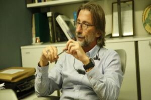 Bilim dünyası Prof. Dr. Ercüment Ovalı’nın yaptığını iddia ettiği bir