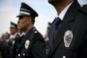 Polislik sınavları i&ccedil;in soru kitap&ccedil;ıkları hazırlayan &lsquo;Kariyer Hocam&rsquo; adlı yayın,