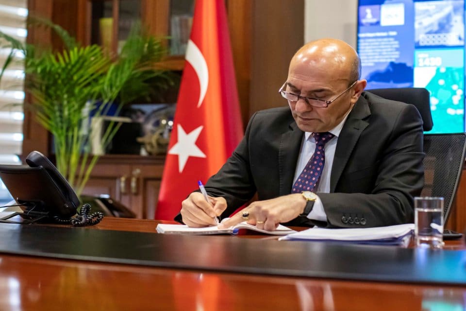 İzmir B&uuml;y&uuml;kşehir Belediyesi İkinci Y&uuml;zyılın İktisat Kongresi i&ccedil;in kolları sıvadı.
